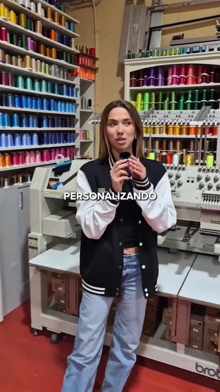 Producción real en taller de un pedido de sudaderas de grupo